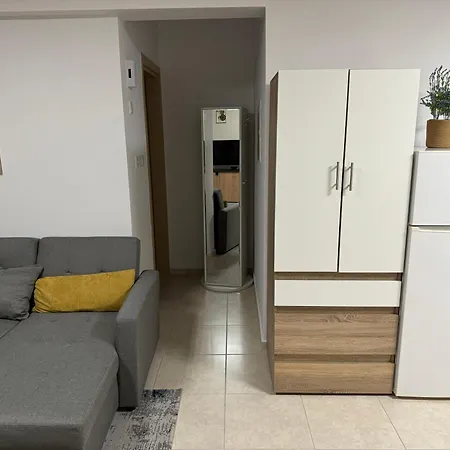 Apartment Sleek Larnaca